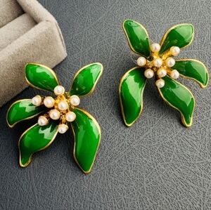 Oscar De La Renta Flower GreenPearl Earrings